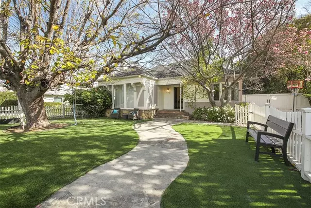 Sherman Oaks, CA 91403,4712 Burnet Avenue