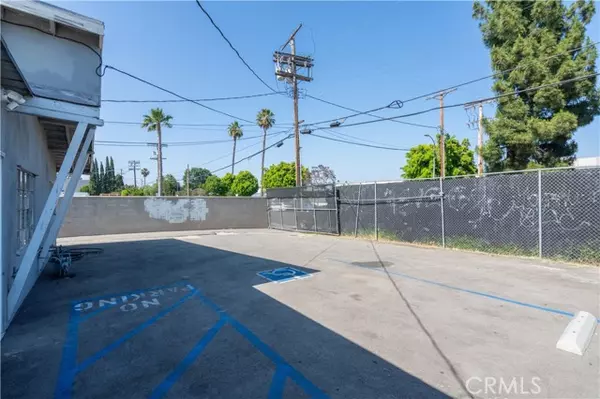 7033 Valjean, Los Angeles, CA 91406