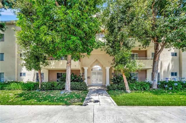 Sherman Oaks, CA 91423,4358 Mammoth Avenue #6