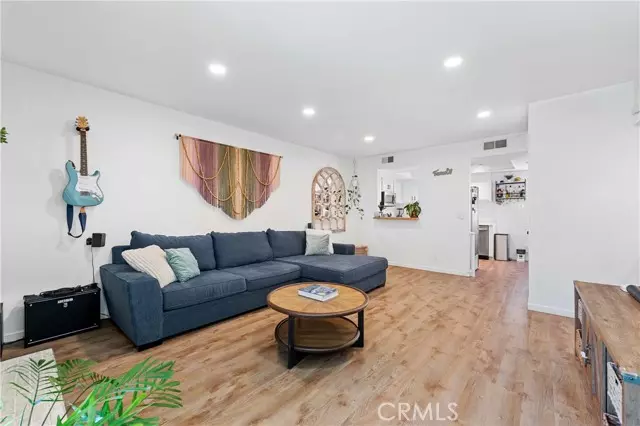 15125 Nordhoff Street #17, North Hills (los Angeles), CA 91343