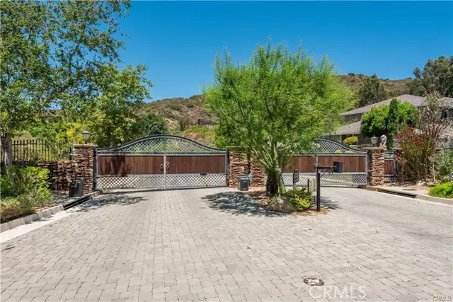 Calabasas, CA 91302,2025 DELPHINE Lane