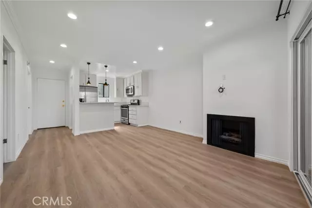 Sherman Oaks, CA 91403,4506 Saugus Avenue #8