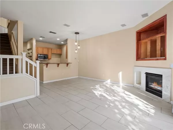 Valencia (santa Clarita), CA 91354,27024 Wolf Creek Trail #22