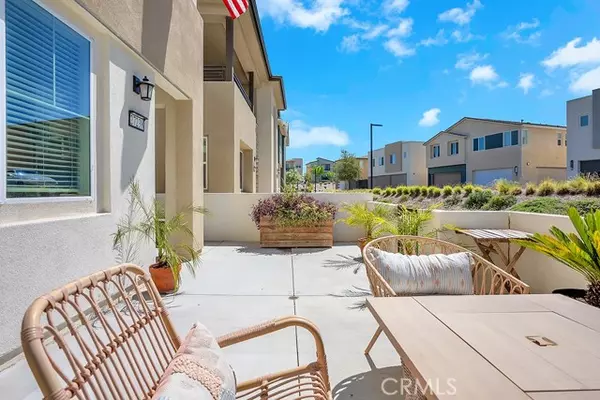 Valencia (santa Clarita), CA 91381,27238 Red Willow Court