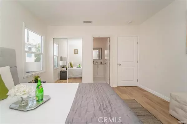 North Hollywood (los Angeles), CA 91605,7317 Tujunga Avenue