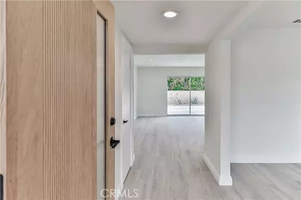 23701 Califa Street, Woodland Hills (los Angeles), CA 91367