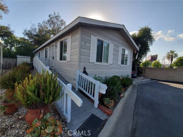 1 Katy Lane, San Fernando, CA 91345