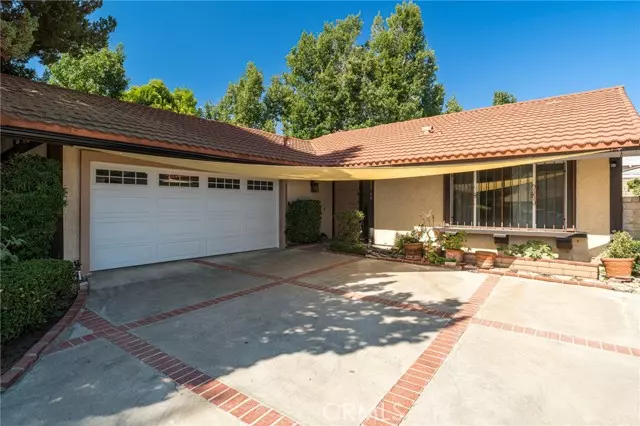 Valencia (santa Clarita), CA 91355,23795 Via Kannela