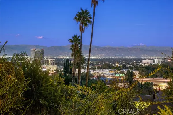 Encino (los Angeles), CA 91436,15625 High Knoll Road