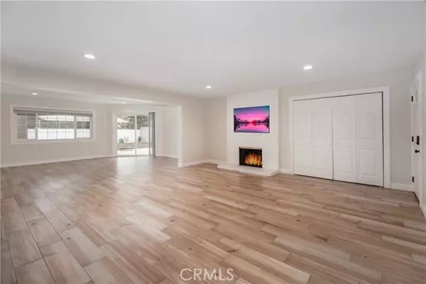 West Hills (los Angeles), CA 91307,7518 Sale Avenue