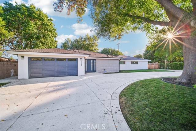 22548 Victory Boulevard, Woodland Hills (los Angeles), CA 91367