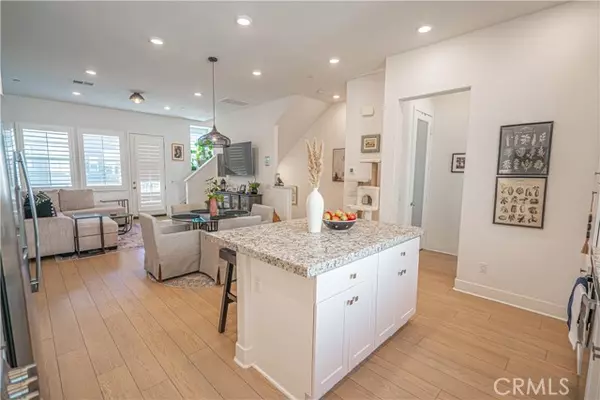 Valencia (santa Clarita), CA 91381,27068 Deer Way