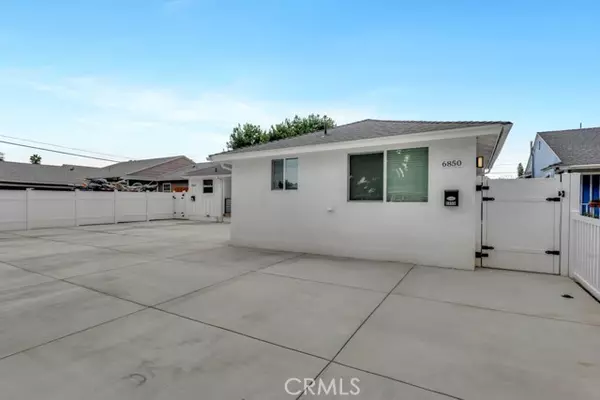 6850 Claire, Reseda (los Angeles), CA 91335