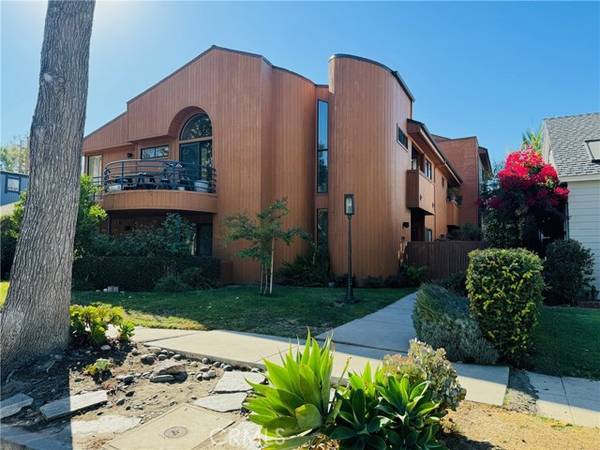 5015 Westpark Drive #203, Valley Village, CA 91601