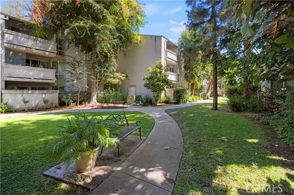 20134 Leadwell Street #303, Winnetka (los Angeles), CA 91306