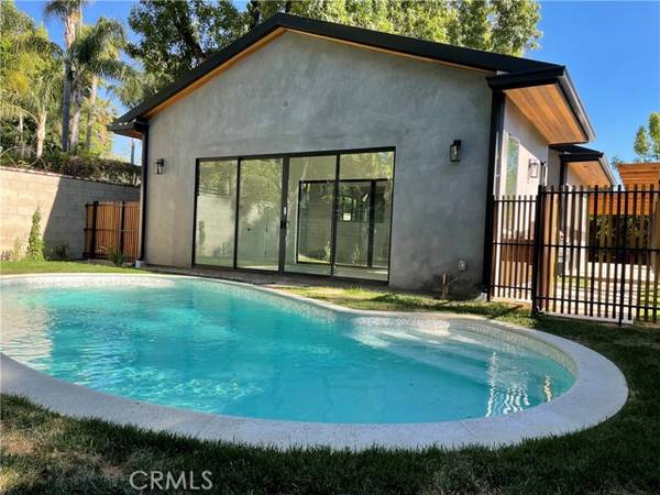 23524 Collins Street, Woodland Hills (los Angeles), CA 91367