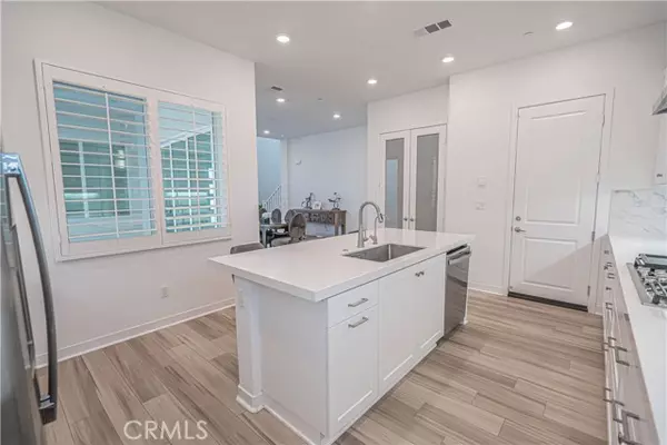 Valencia (santa Clarita), CA 91381,27081 Amber Sky Way