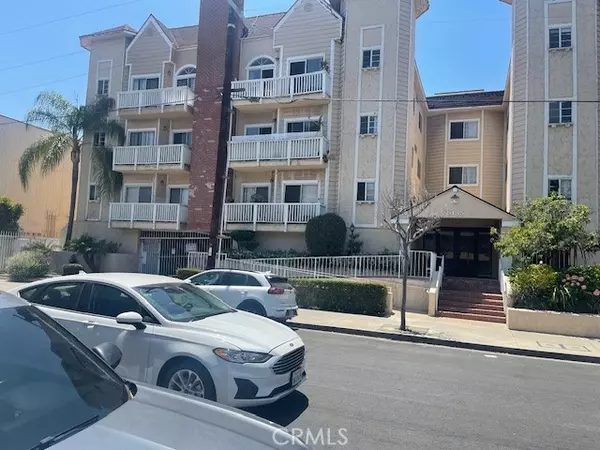 5135 Zelzah Avenue #202, Encino (los Angeles), CA 91316