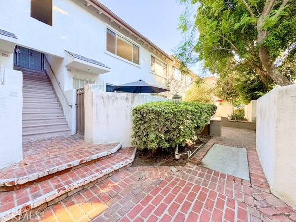 18547 Collins Street #B24, Tarzana (los Angeles), CA 91356