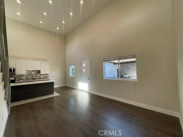 6445 Woodley Avenue #202, Los Angeles, CA 91406