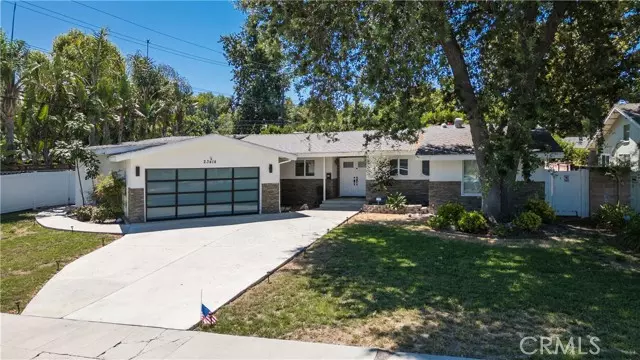 23414 Clarendon Street, Woodland Hills (los Angeles), CA 91367