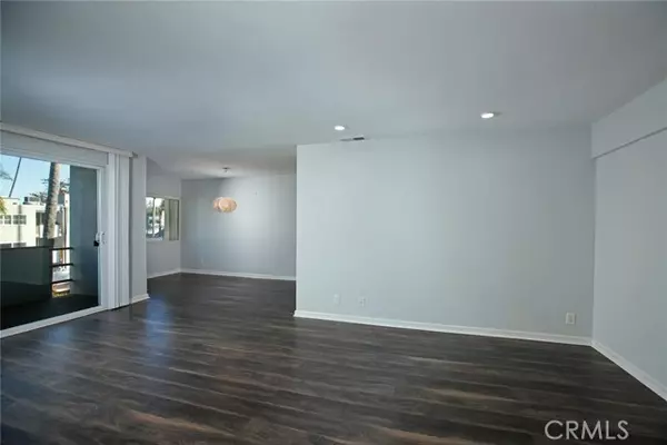 Sherman Oaks, CA 91423,4915 Tyrone Avenue #318