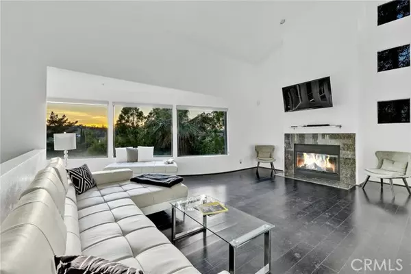 Woodland Hills (los Angeles), CA 91364,4939 Medina Drive