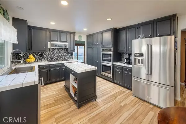 Valencia (santa Clarita), CA 91355,23794 Via Irana