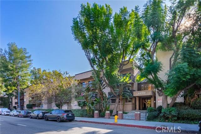 22100 Burbank Boulevard #106A, Woodland Hills (los Angeles), CA 91367