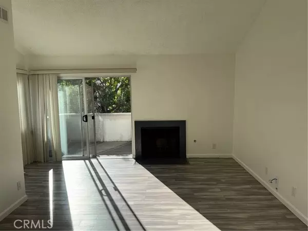 Winnetka (los Angeles), CA 91306,20155 Keswick Street #207