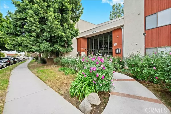 20234 Cantara Street #317, Winnetka (los Angeles), CA 91306