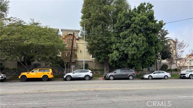 7035 Woodley Avenue #102, Van Nuys (los Angeles), CA 91406