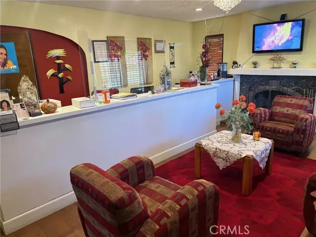 Canoga Park (los Angeles), CA 91304,7220 De Soto Avenue