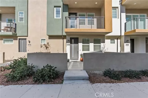 Valencia (santa Clarita), CA 91381,27068 Deer Way