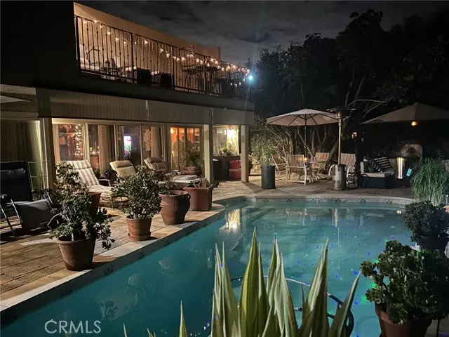 6323 Geyser Avenue, Tarzana (los Angeles), CA 91335