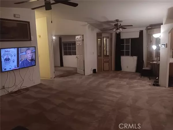 South Gate, CA 90280,10001 W Frontage Road #64