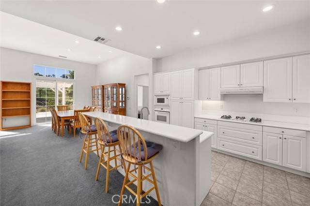 Valencia (santa Clarita), CA 91354,23705 Western Cedar Court