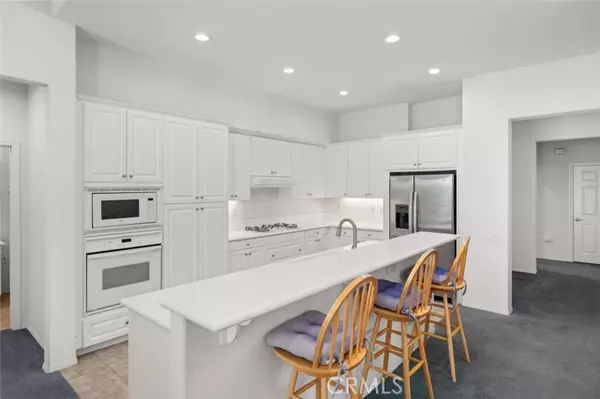Valencia (santa Clarita), CA 91354,23705 Western Cedar Court