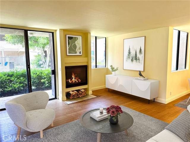 7826 Topanga Canyon Boulevard #5, Canoga Park (los Angeles), CA 91304