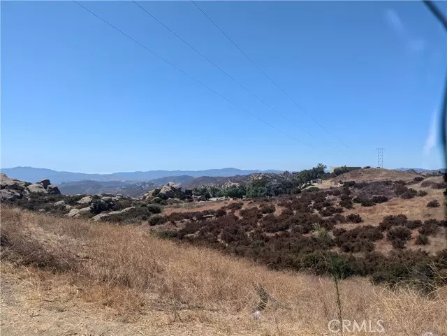 40 NORTH AMERICAN CUT OFF Road, West Hills (los Angeles), CA 91304