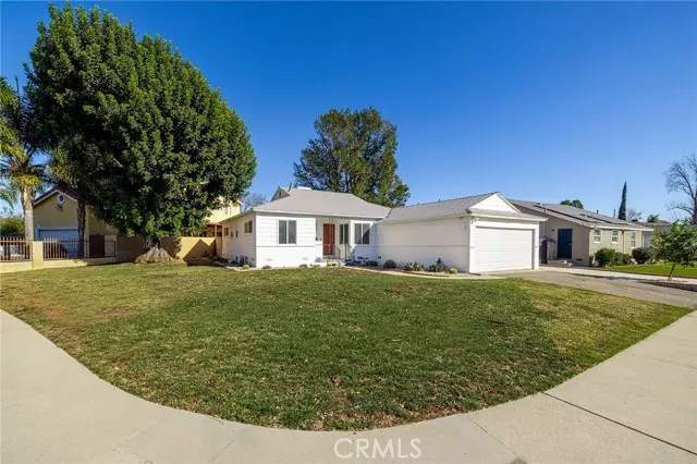 8160 Paso Robles Avenue, Van Nuys (los Angeles), CA 91406