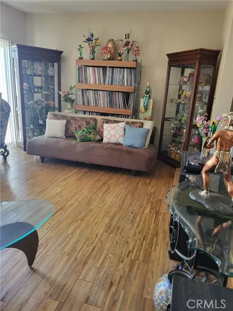 Granada Hills (los Angeles), CA 91344,15775 Midwood Drive #3