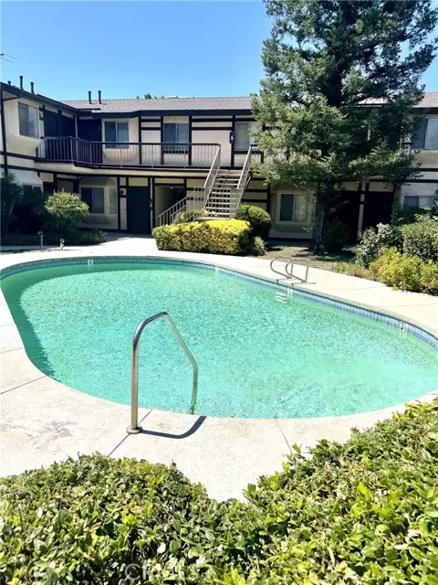 West Hills (los Angeles), CA 91307,7125 Shoup Avenue #107