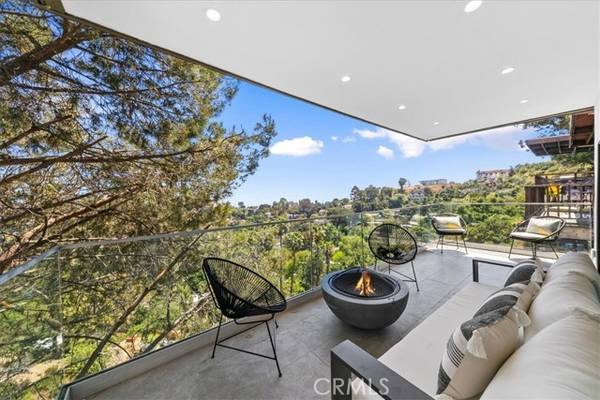 8960 Crescent Drive, Los Angeles, CA 90046