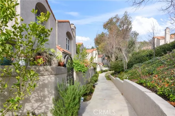 22307 Mission Circle, Chatsworth (los Angeles), CA 91311