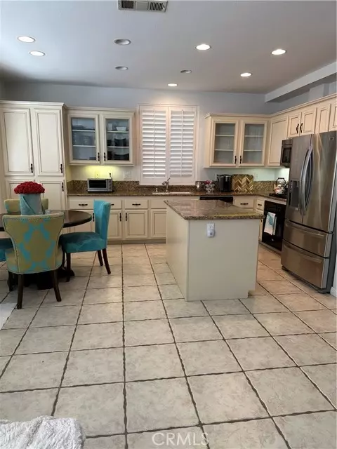 Valencia (santa Clarita), CA 91355,23346 Clearwater Lane