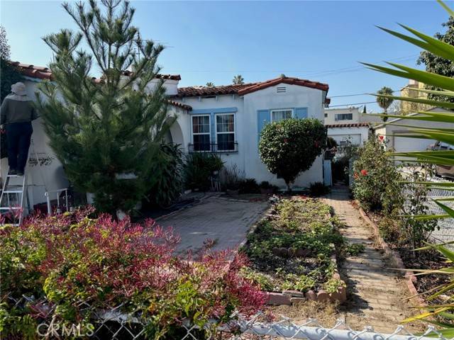 Los Angeles, CA 90029,1045 N Alexandria Avenue