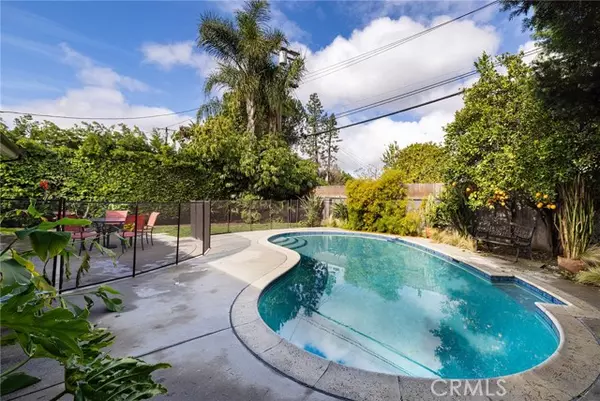 23335 Friar Street, Woodland Hills (los Angeles), CA 91367