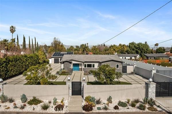 22951 Calvert Street, Woodland Hills (los Angeles), CA 91367