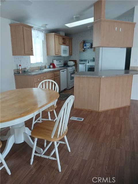 28 Dover, Northridge (los Angeles), CA 91324